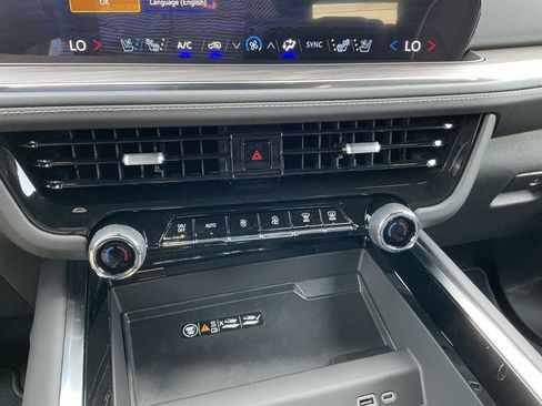 New 2025 Chevrolet Suburban Premier w/ Sun And Tow Package image 30