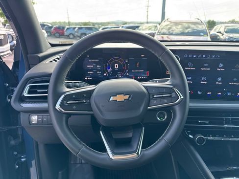 Used 2026 Chevrolet Traverse LT w/ Driver Confidence Package FWD image 15