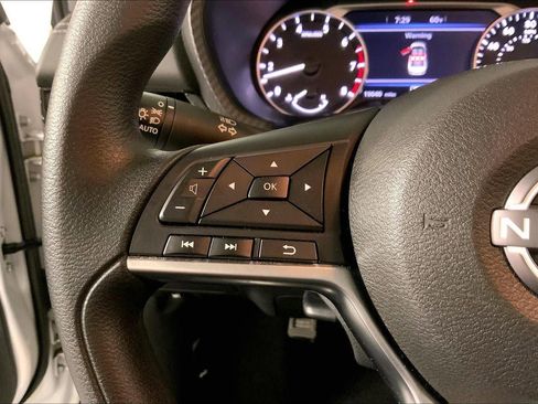 Used 2025 Nissan Sentra SV FWD image 18