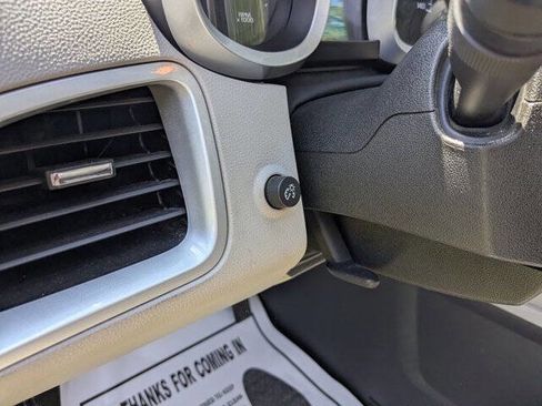 Used 2010 Chevrolet Equinox LT FWD image 17