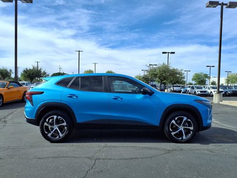 Used 2025 Chevrolet Trax RS w/ Sunroof Package FWD image 7