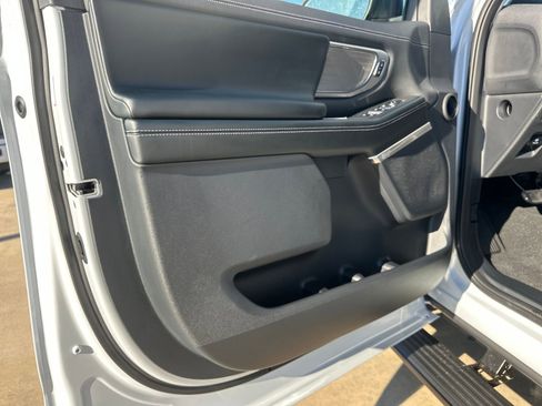 New 2025 Ford Expedition Max Platinum w/ Driver's Package image 10