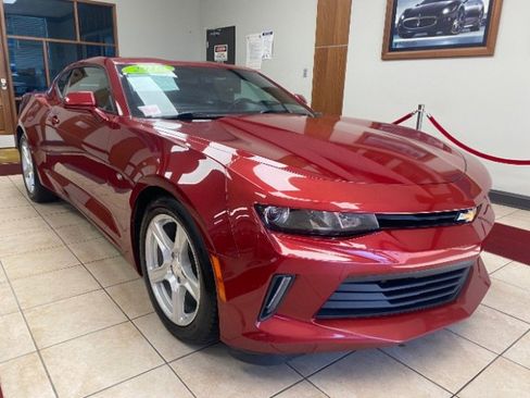 Used 2018 Chevrolet Camaro LT w/ Technology Package image 9