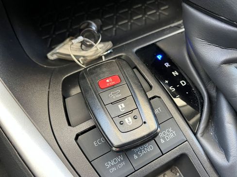 Used 2025 Toyota RAV4 XLE image 22