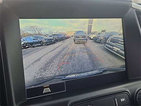 Used 2024 GMC Terrain SLT image 16