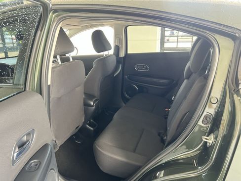 Used 2017 Honda HR-V EX image 9