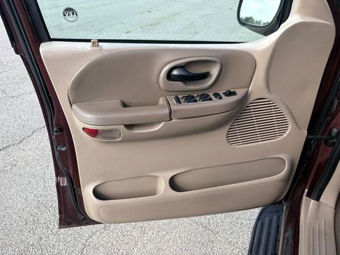 Used 2001 Ford F150 Lariat AWD/4WD image 24