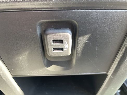 Used 2023 Chevrolet Traverse LT image 35