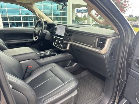 Used 2023 Ford Expedition XLT RWD image 14