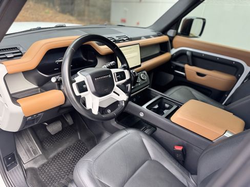 Used 2023 Land Rover Defender 130 S image 5