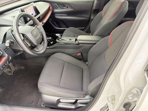 Used 2024 Toyota Prius Prime FWD image 5