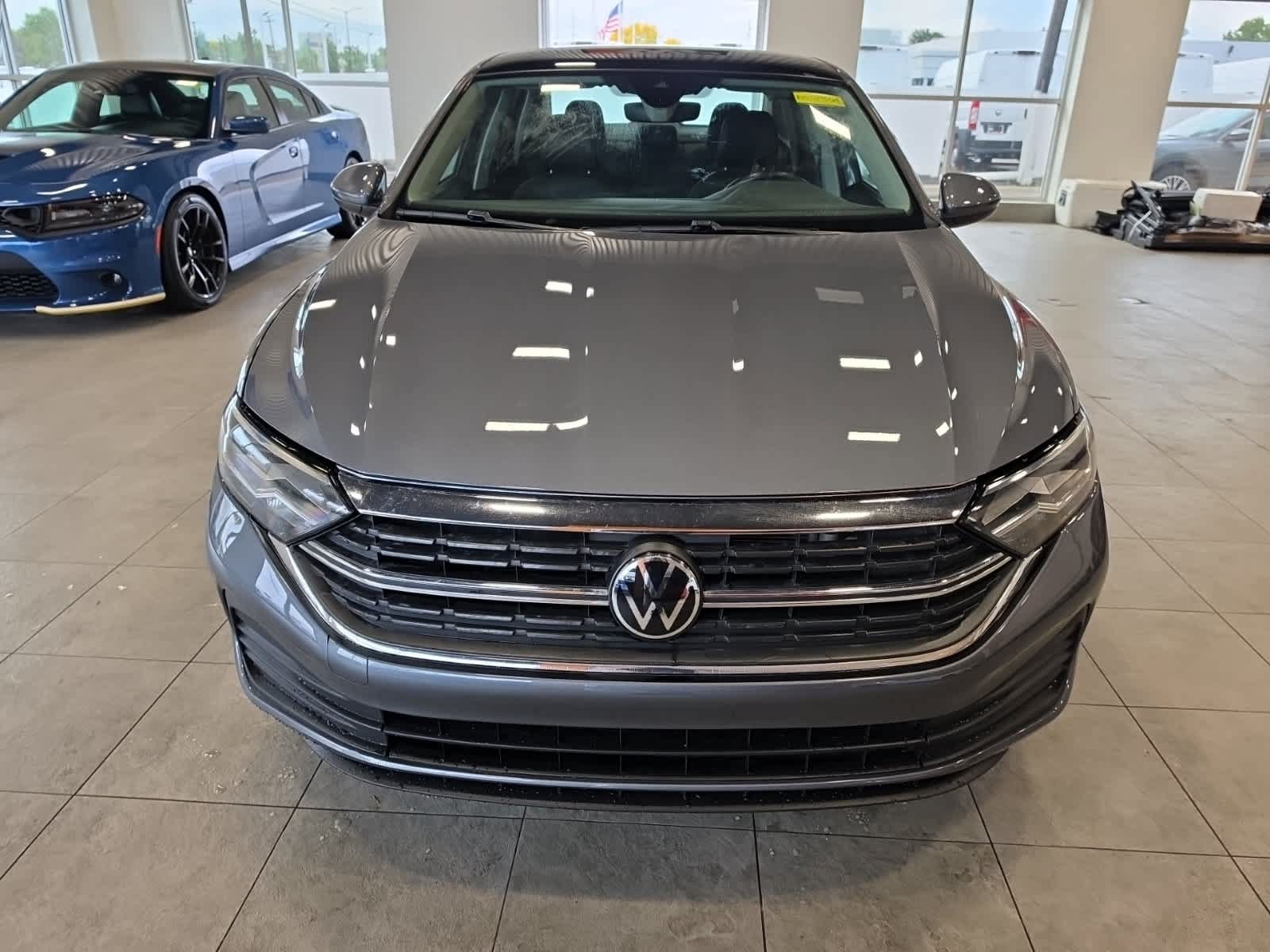 Used 2024 Volkswagen Jetta SE FWD image 2