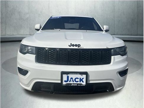 Used 2018 Jeep Grand Cherokee Altitude AWD/4WD image 10