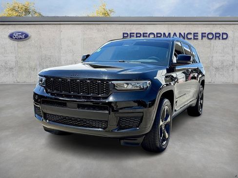 Used 2021 Jeep Grand Cherokee L Laredo image 2