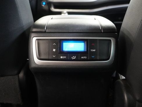Used 2019 Toyota Highlander XLE AWD/4WD image 31
