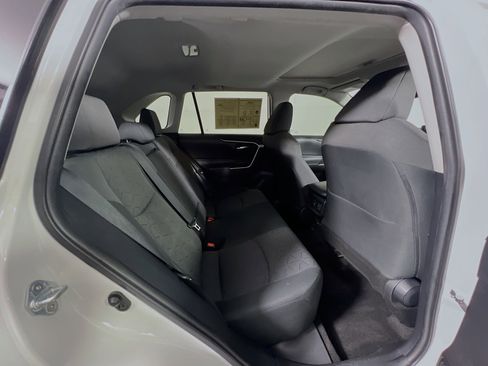 Used 2021 Toyota RAV4 XLE w/ Convenience Package FWD image 33