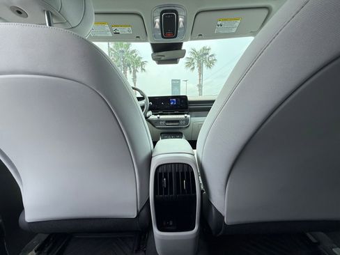 Used 2025 Hyundai Kona SEL FWD image 9
