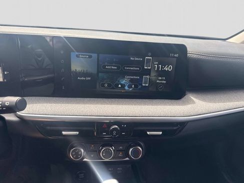 Certified 2025 Nissan Kicks SV FWD image 19
