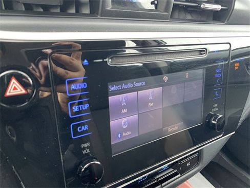 Used 2018 Toyota Corolla LE image 21