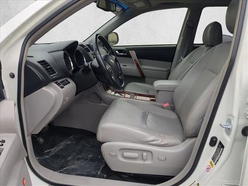 Used 2013 Toyota Highlander Limited image 16