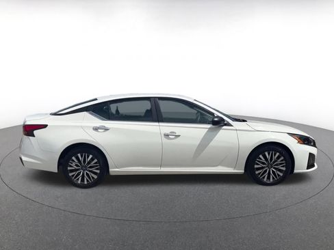 Used 2025 Nissan Altima 2.5 SV FWD image 16