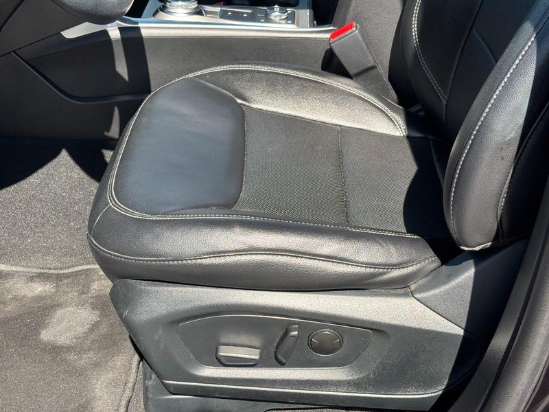 Used 2024 Ford Explorer Limited w/ Limited Technology Package AWD/4WD image 18