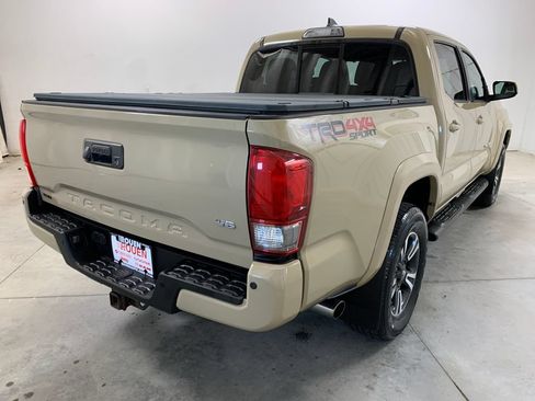 Used 2016 Toyota Tacoma TRD Sport w/ Premium & Technology Package AWD/4WD image 9