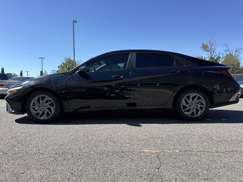Used 2024 Hyundai Elantra SEL image 2