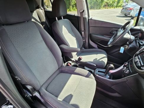 Used 2019 Chevrolet Trax LS w/ Tint and Cruise Package FWD image 16
