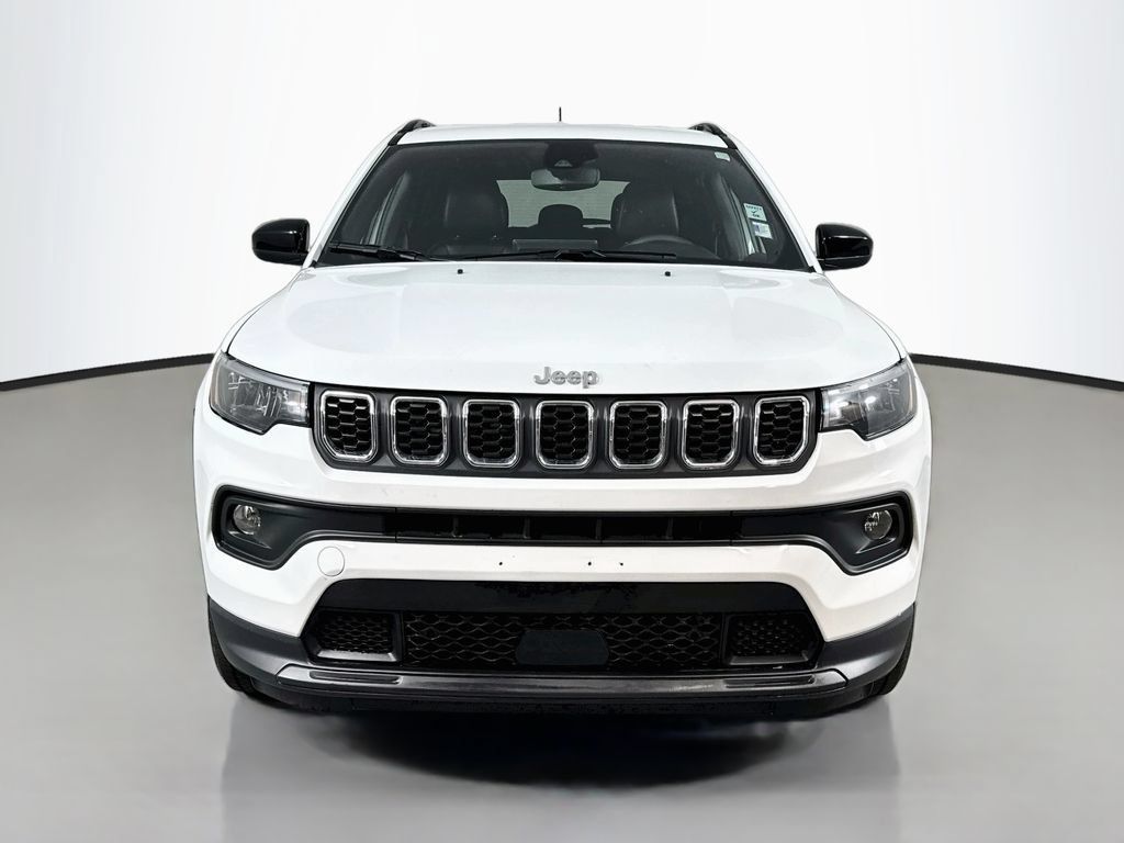 Used 2024 Jeep Compass Latitude AWD/4WD image 2