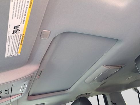 Used 2018 Chevrolet Suburban LT image 10