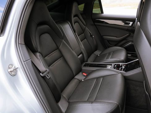 Used 2018 Porsche Panamera 4S image 29