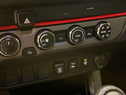 Used 2019 Toyota Tacoma TRD Sport image 24