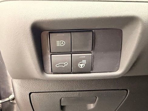 Used 2024 Toyota Highlander XLE AWD/4WD image 19