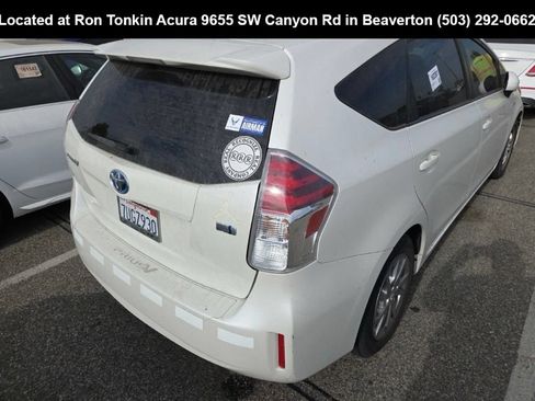 Used 2017 Toyota Prius V Two w/ Carpet Mat Package FWD image 4