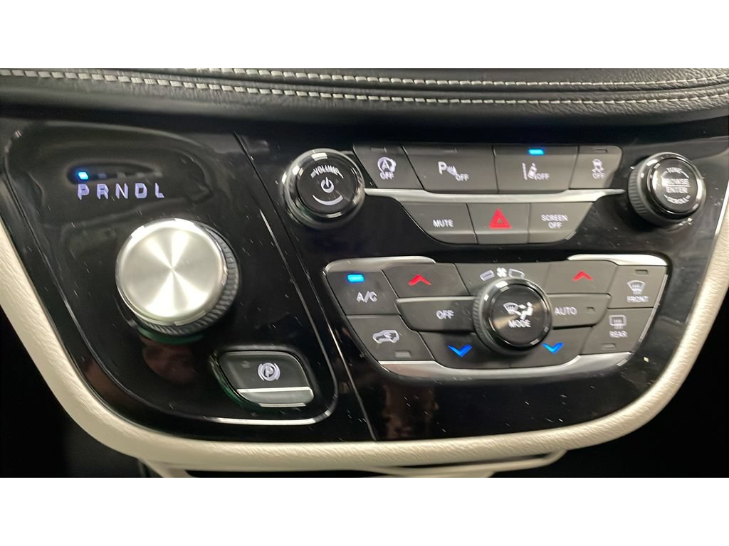 Used 2022 Chrysler Pacifica Touring-L FWD image 14