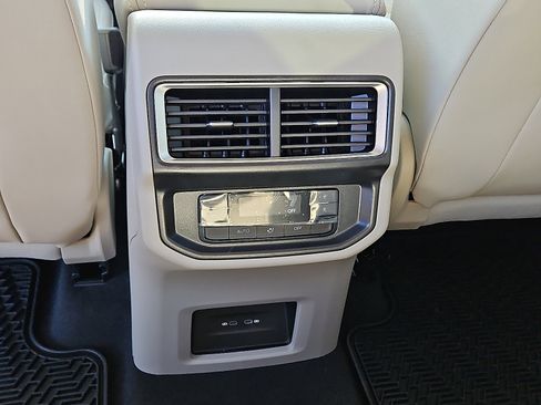 New 2026 Volkswagen Atlas SE image 8