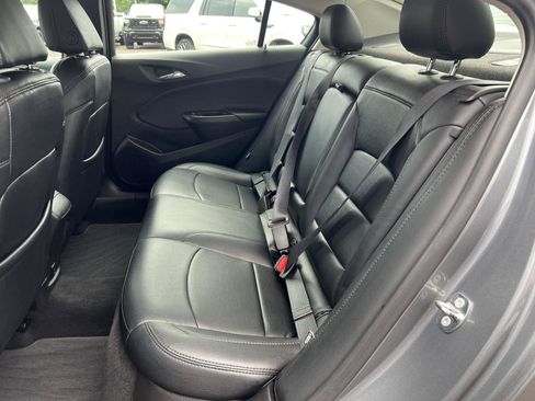Used 2018 Chevrolet Cruze LT w/ Sun And Sound Package FWD image 12