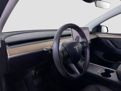 Used 2024 Tesla Model Y Long Range AWD/4WD image 9