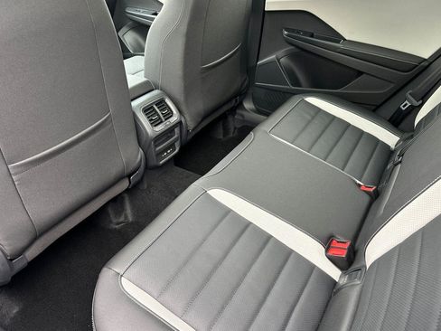 New 2026 Volkswagen Taos SEL image 11