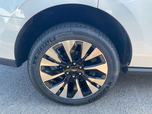 New 2027 Ford Expedition Platinum w/ Driver's Package AWD/4WD image 7