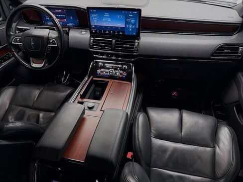 Used 2022 Lincoln Navigator Reserve AWD/4WD image 12