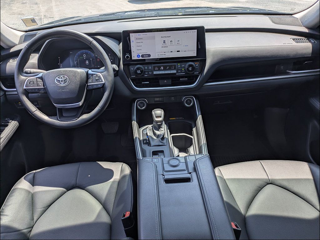 Used 2024 Toyota Grand Highlander FWD image 16