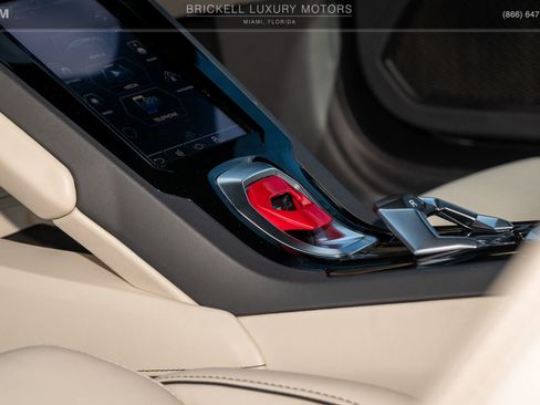 Used 2020 Lamborghini Huracan EVO image 17