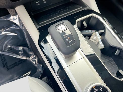 New 2025 Mitsubishi Outlander SE image 17