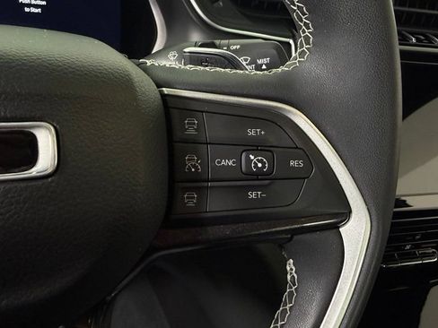 Used 2023 Jeep Grand Cherokee Altitude AWD/4WD image 20
