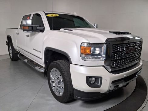 Used 2018 GMC Sierra 2500 Denali w/ Duramax Plus Package AWD/4WD image 2