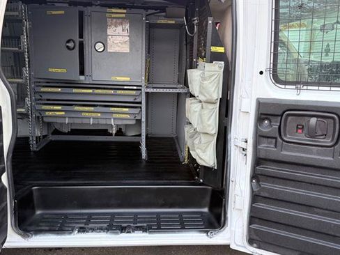 Used 2011 Chevrolet Express 2500 RWD image 21