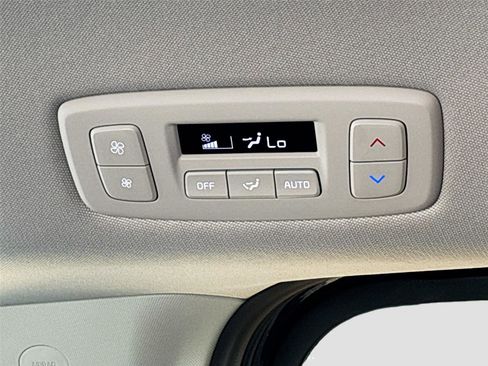 Used 2025 Kia Carnival FWD image 28