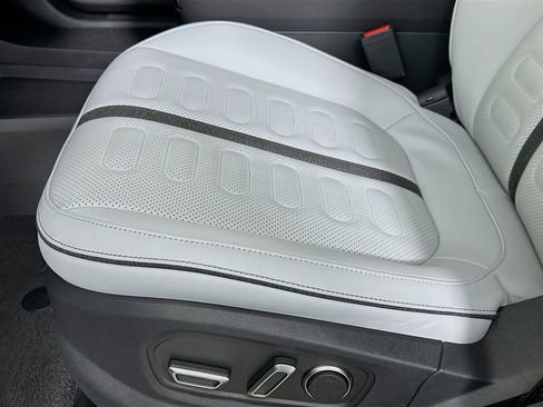 Used 2025 Rivian R1T Adventure image 20